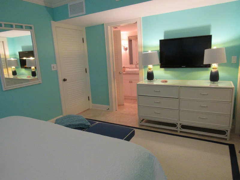 Guest King Room Television